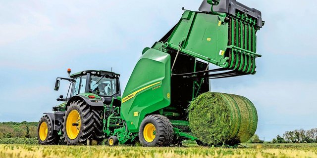 Ein kleinerer Wendekreis und eine präzise Deichselsteuerung – auch in engen Kurven. Das verspricht John Deere bei seinen neuen Pressen.