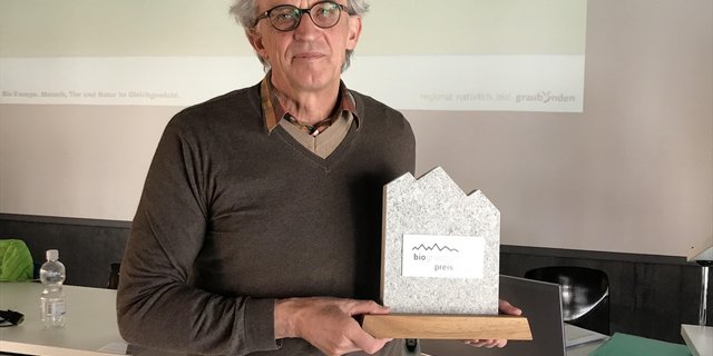 Peer Schilperoord erforscht seit Jahrzehnten die Entstehung von Pflanzen und Sorten, die sich für den Biolandbau eignen. (Bild Alexandra Stückelberger) 