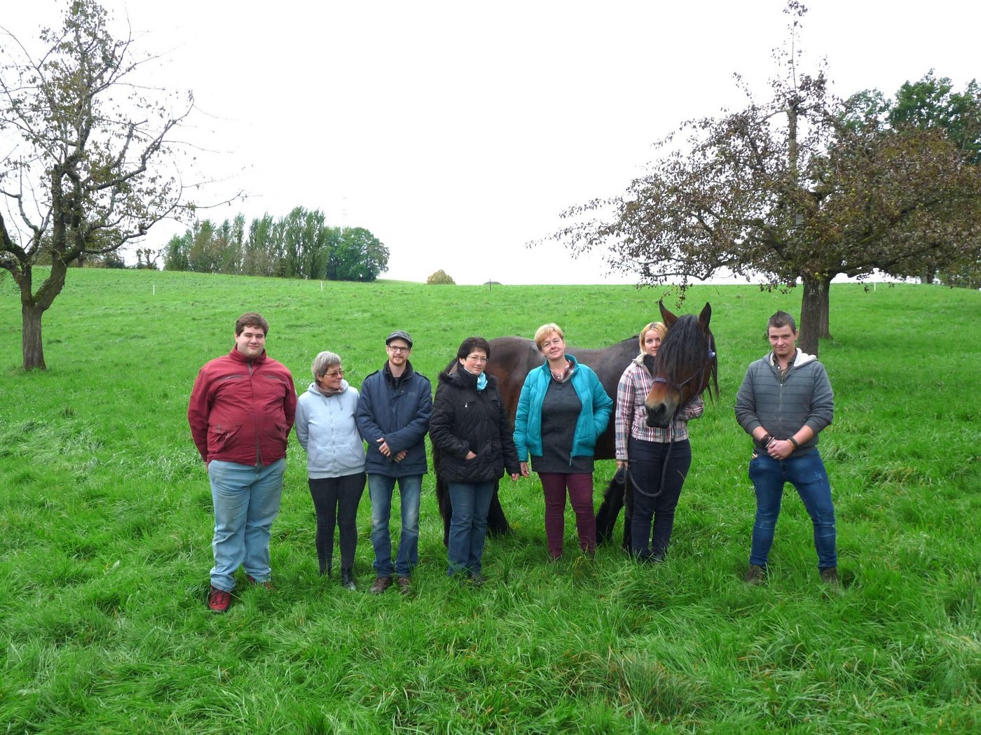 Die Gründungsmitglieder des Schweizerischen Ardenner Zuchtverbandes versammelten sich in Uebeschi (Kanton Bern). (Bild SAV)