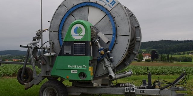 Durch den Ausbau der Bewässerungs-Infrastruktur wird die Landwirtschaft teilweise intensiver und braucht in der Folge noch mehr Wasser. (Symbolbild BauZ)