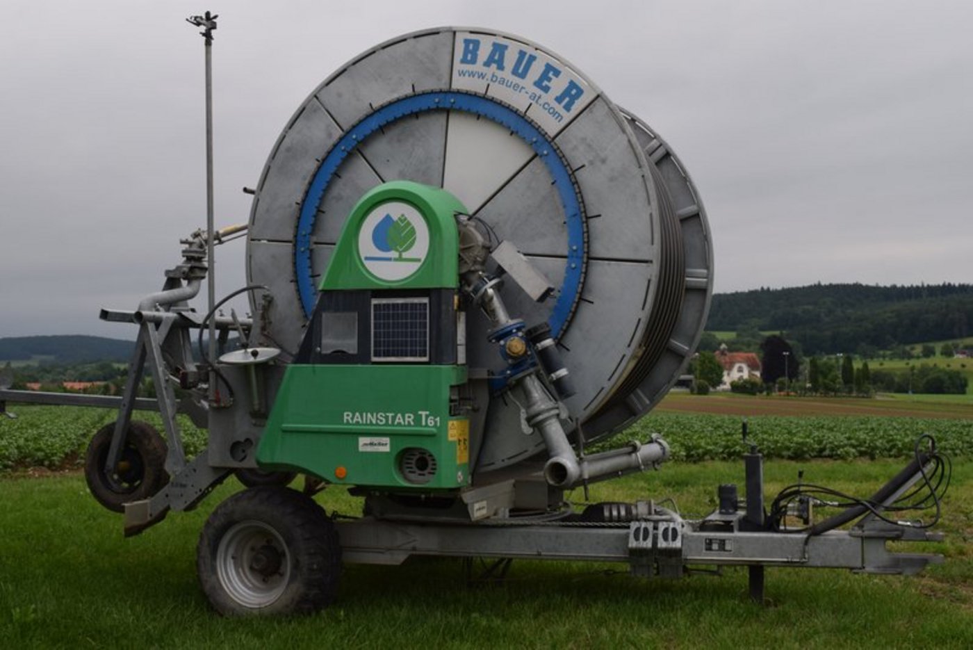 Durch den Ausbau der Bewässerungs-Infrastruktur wird die Landwirtschaft teilweise intensiver und braucht in der Folge noch mehr Wasser. (Symbolbild BauZ)