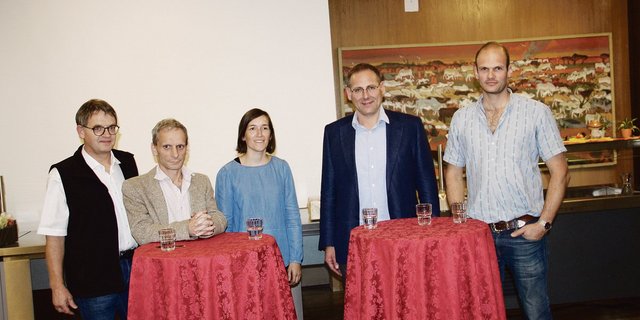 V. l. n. r.: Martin Hirschi interviewte die Runde mit Mathias Binswanger, Barbara Küttel, Beat Bösiger und Stefan Brunner. (Bild Andrea Wyss)