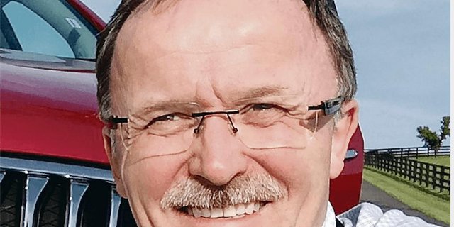 Wer echtes Interesse an der Landwirtschaft habe, solle Bäuerinnen und Bauern am Tag ansprechen, statt nachts in Ställen die Tiere zu filmen oder fotografieren, findet der Geschäftsführer des landwirtschaftlichen Informationsdiensts Markus Rediger. (Bild zVg)