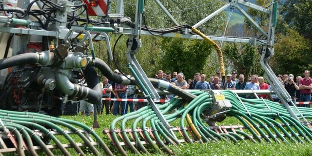 Ammoniak-Emissionen und Geruch können vermindert werden. (Bilder BauZ/zVg)