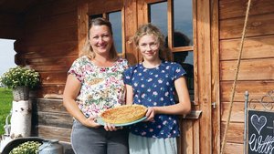 Rebekka Buchmann bri Rebekka Buchmann bringt regelmässig Fruchtwähe auf den Familientisch. «Gut so», findet Tochter Mirjam.