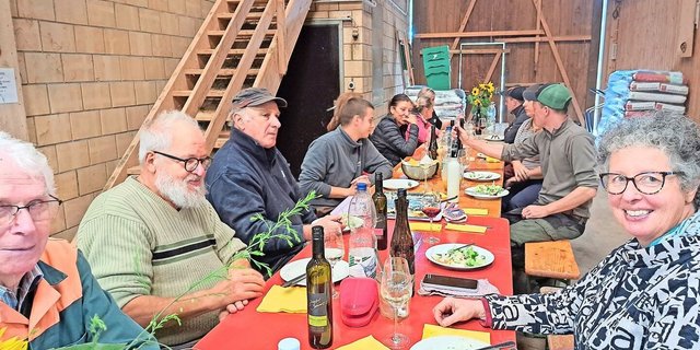 Familie Schwarz kann bei der Arbeit auf viele Helfer zählen.