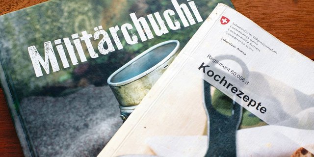 Das Armee-Kochbuch bildet die Grundlage für die «Militärchuchi» und ist deutlich umfangreicher.(Bild hja)