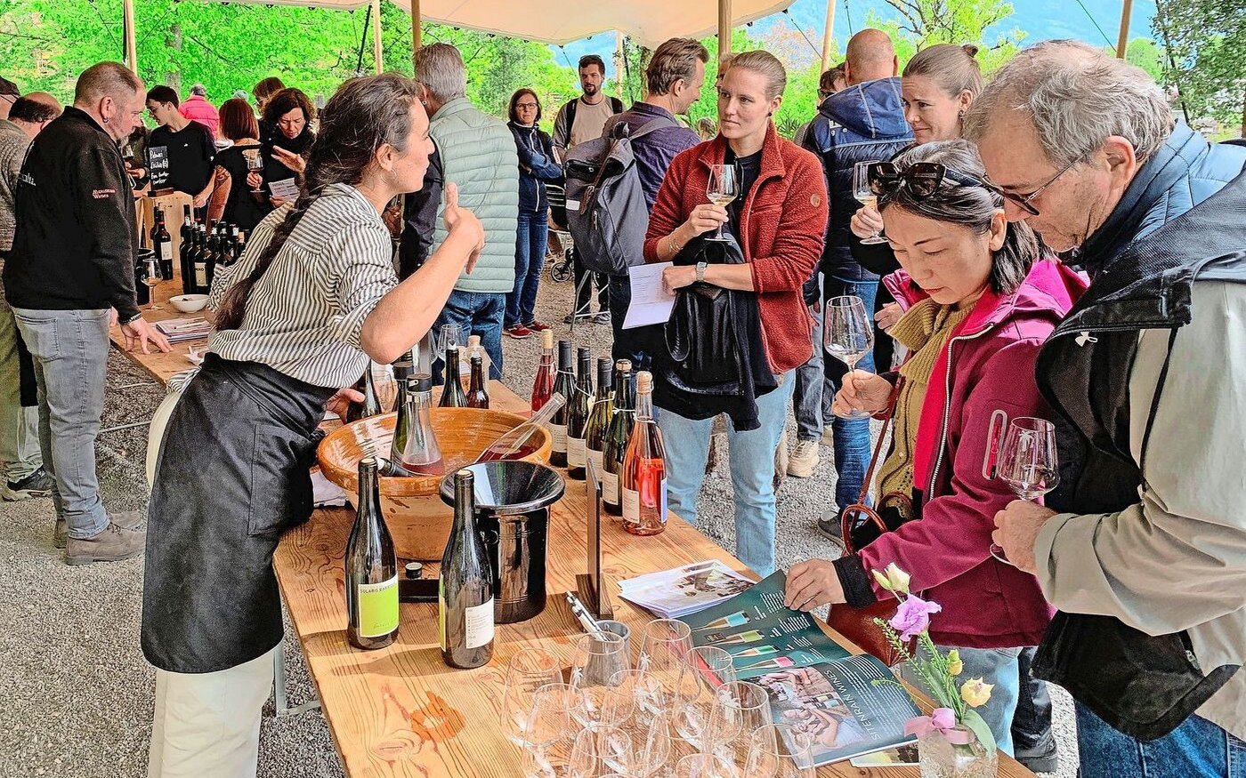 Weinbaubetriebe luden letztes Wochenende zu Präsentation und Degustation, so auch das Bio-Weingut Sitenrain in Meggen. 