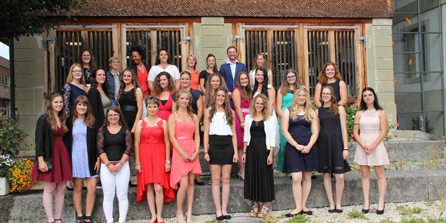 Die diplomierten Pferdefachleute EFZ. (Bilder zVg)