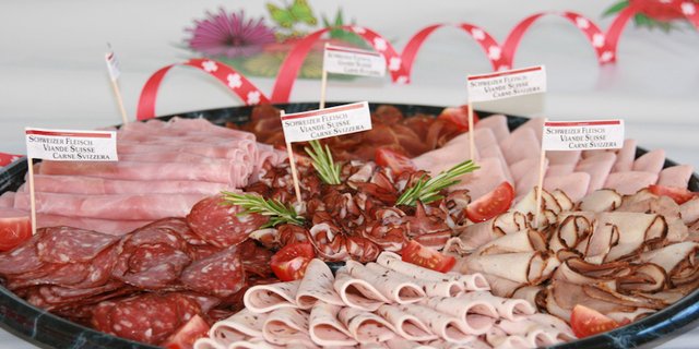 Fleisch ist in der Schweiz rund doppelt so teuer wie im Ausland. (Bild Karin Hengartner, landwirtschaft.ch) 