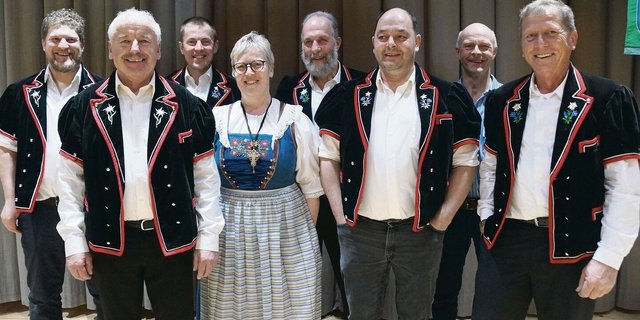 Der Vorstand des Alpwirtschaftlichen Vereins (v. l.): Valentin Lötscher, Pius Schmid, Hans Ziegler, Bethli Portmann, Peter Wüthrich, Markus Zihlmann, Stefan Vogel, Franz Achermann. Es fehlt Hans Siegenthaler vom BBZN Schüpfheim. 