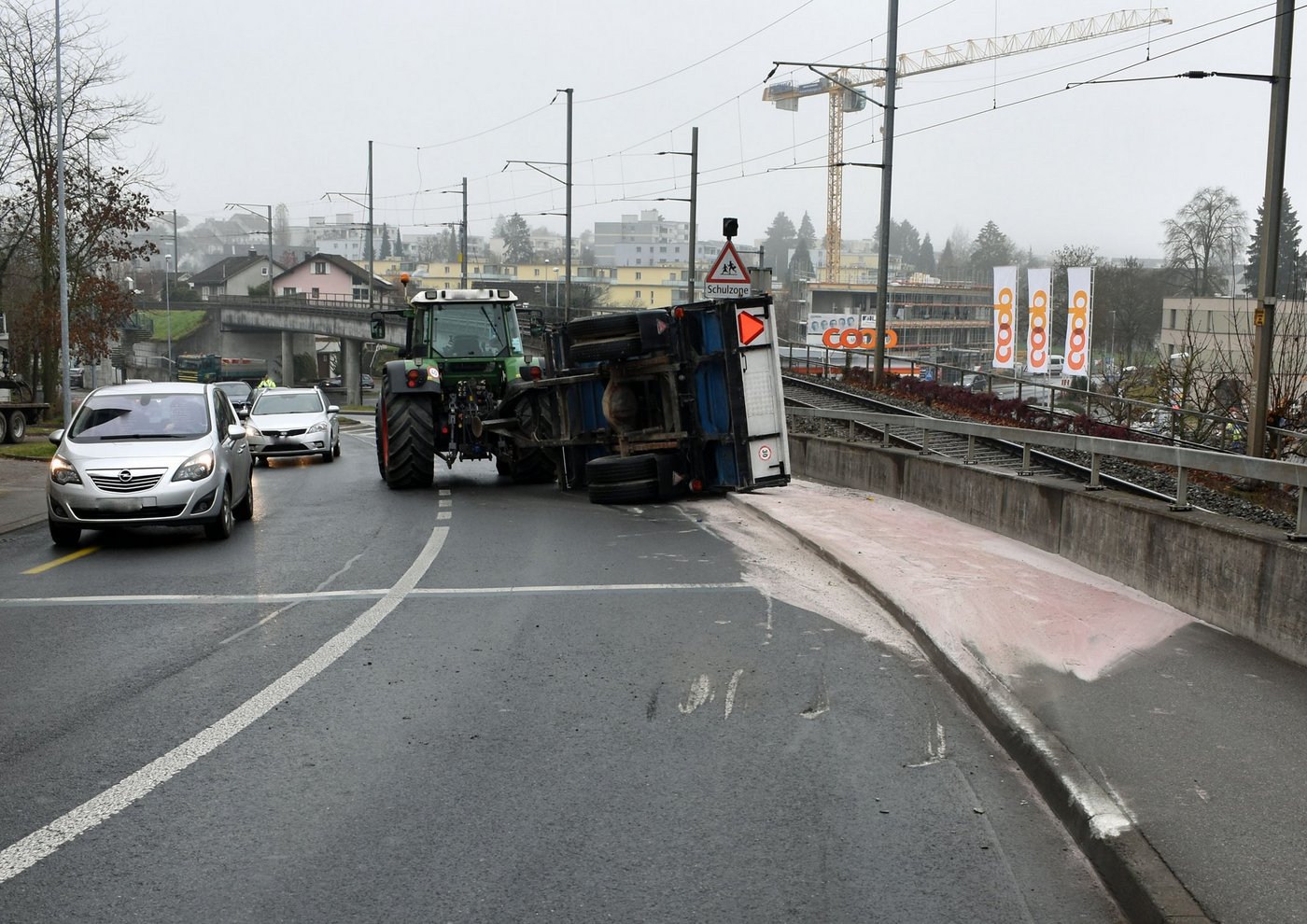 Der Unfall ging glimpflich aus: Verletzt wurde niemand. (Bilder Luzerner Polizei)