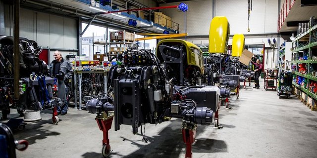 Rigitrac (im Bild Sepp Knüsel in der Fertigung) konnte die Verkäufe 2019 stark steigern. (Bild Mareycke Frehner / "die grüne")