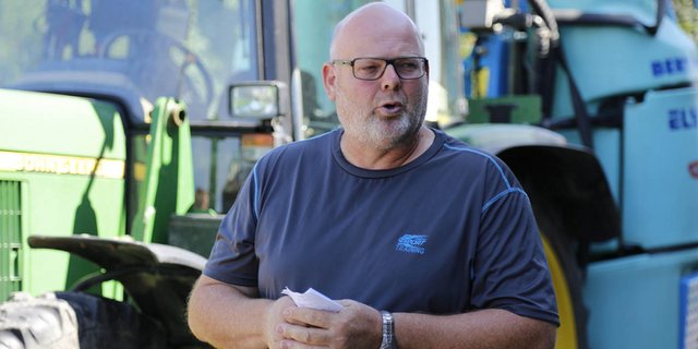 Erntemengen würden massiv sinken ohne Pflanzenschutzmittel: Ackerbauer Markus Lüscher. (Bilder lid)