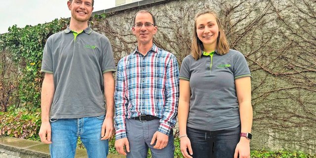 Alexander Pulfer von der UFA Samen, Beat Guyer, Präsident der OSP, und Melanie Müller, Landwirtin und gelernte Kauffrau und Nachfolgerin von Alexander Pulfer (v. l. n. r.).  