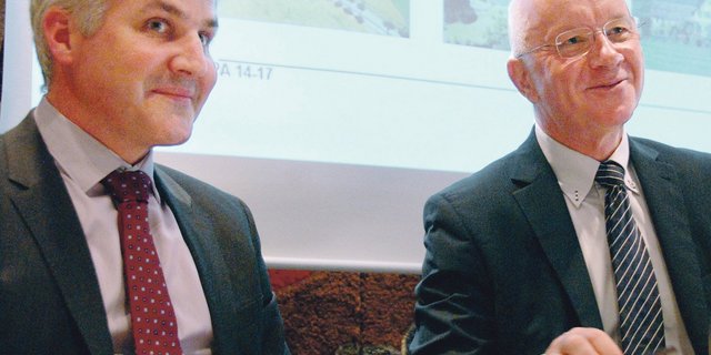 Sind zufrieden mit der eingeschlagenen Richtung: Vizedirektor Christian Hofer (links) und Direktor Bernard Lehmann vom Bundesamt für Landwirtschaft (BLW). (Bild hja) 