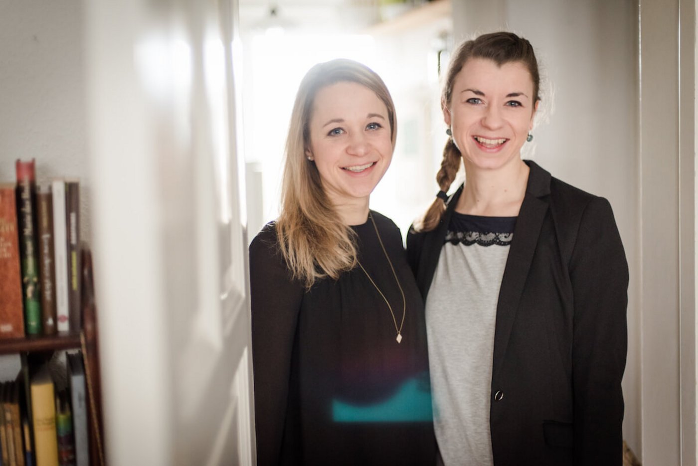 Die Gründerinnen von Sofaconcerts: Miriam Schütt und Marie-Lene Armingeon.
