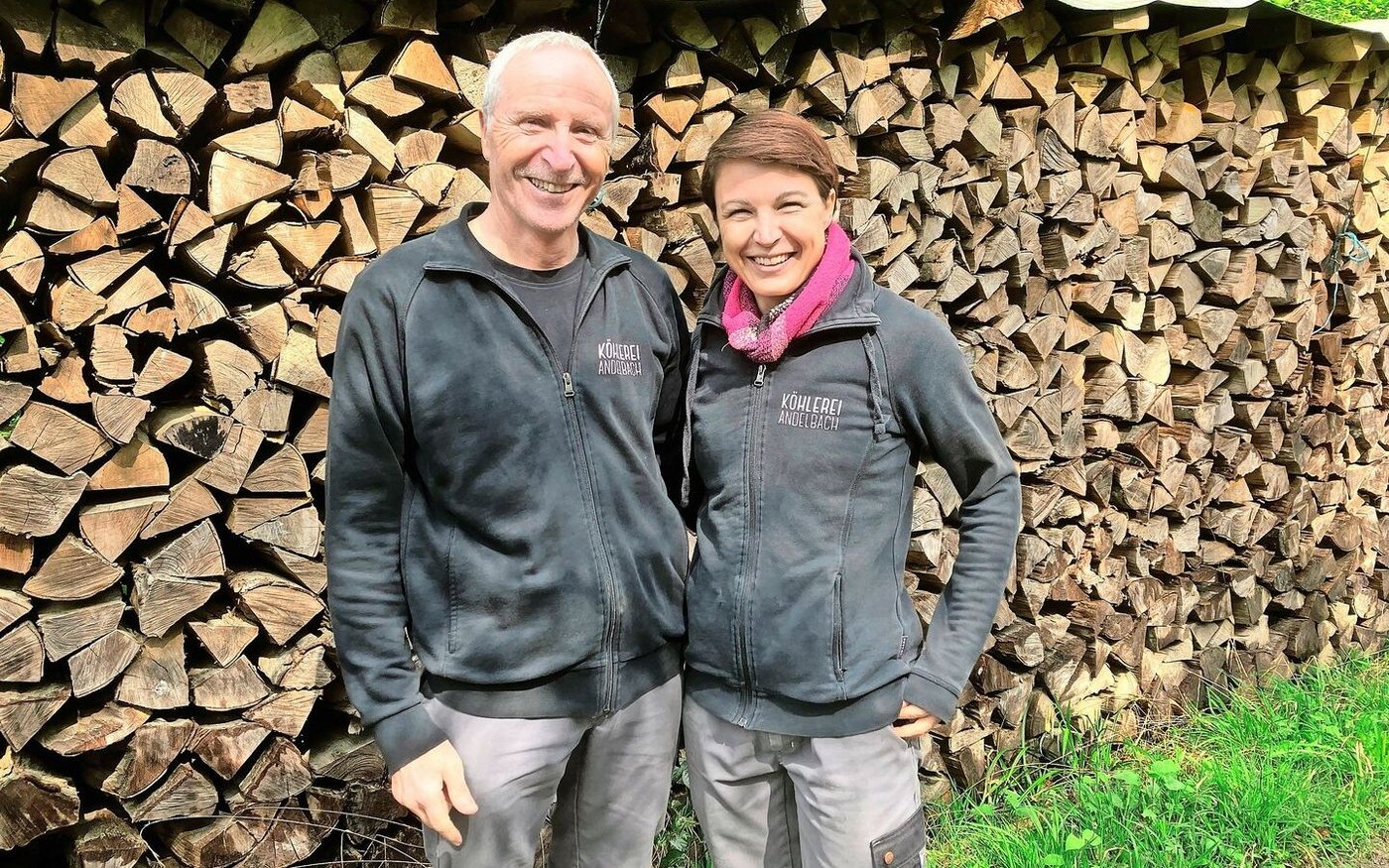 Peter und Corinne Dietschweiler freuen sich auf das 10-jährige Jubiläum des Vereins Köhlerei Andelbach. 