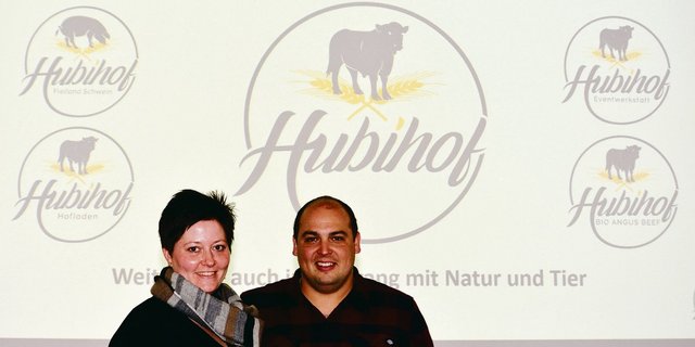 Erika und Christoph Gehrig vom Hubihof: Sie stellten ihr innovatives Bio-Angus-Beef-Vermarktungskonzept vor.(Bild Erika Lüscher)