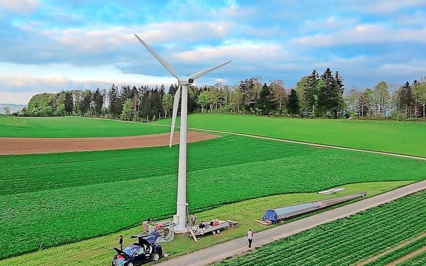 Das neue rund 28 m hohe Windrad mit doppelter Leistung wurde im Diegenstal, Rickenbach letzte Woche in Betrieb genommen. 