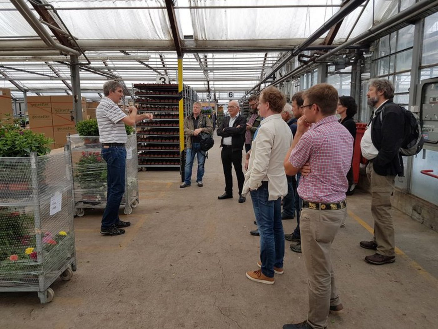 Die Agrarjournalisten zu Besuch bei der Gensetter Topfpflanzen AG. (ji)