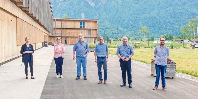 Sie trafen sich in Salez, um über die Zukunft der Landwirtschaft zu diskutieren: Moderatorin Angelika Hardegger, Gabriele Schachermayr, Markus Kobelt, Karl-Heinz Camp, Bernard Lehmann und Martijn Sonneveit (v.l.n.r.). (Bild Alexandra Stückelberger)