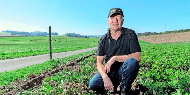 Einer, der an der HAFL-Umfrage teilnahm war Daniel Schaller. Der innovative Bioproduzent aus Wünnewil FR ist überzeugt von Bio, aber übt auch Kritik an den Richtlinien, an den Kontrollen und am Handel. 