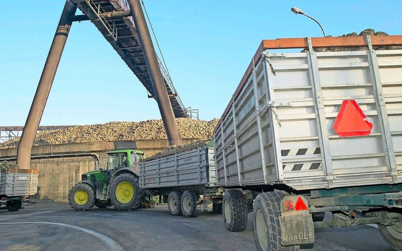 Um die Sicherheit im Strassenverkehr gewährleisten zu können, ist bei landwirtschaftlichen Fahrzeugen ein gewisses Adhäsionsgewicht einzuhalten. Dieses wurde in Frauenfeld bei Zuckerrübenlieferant(innen) überprüft.