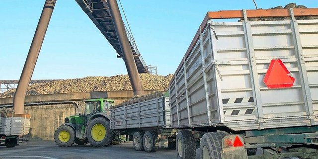Um die Sicherheit im Strassenverkehr gewährleisten zu können, ist bei landwirtschaftlichen Fahrzeugen ein gewisses Adhäsionsgewicht einzuhalten. Dieses wurde in Frauenfeld bei Zuckerrübenlieferant(innen) überprüft.
