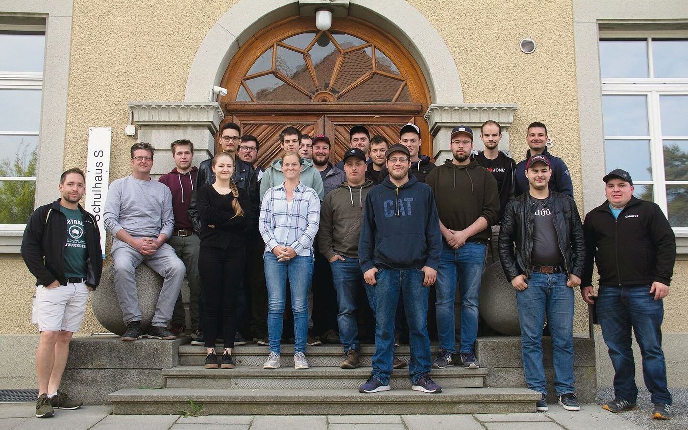 Die Landwirtinnen und Landwirte EFZ der Klasse Nachholbildung (NHB) an der Rütti. 