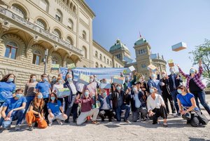 Es geht gleich weiter: die nächsten fünf agrarpolitischen Grossbaustellen Aufbruchstimmung bei den Umweltschützern: Einreichung der Doppel-Initiative für Biodiversität und Landschaftsschutz in Bern im vergangenen September. (Bild pd)