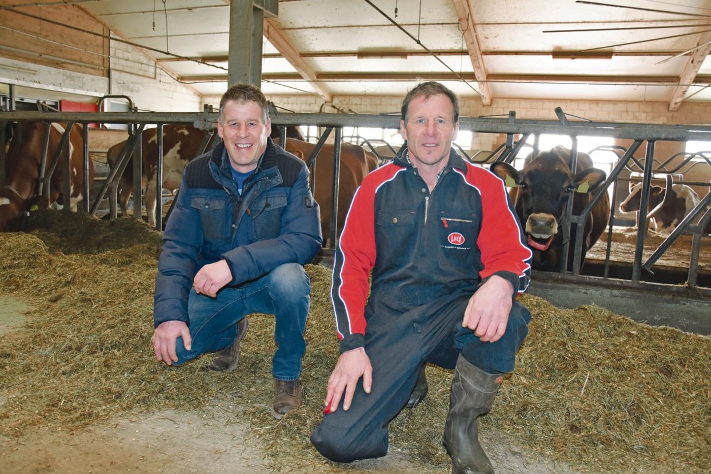 Die Brüder Martin (links) und Ueli Oppliger führen den Betrieb erfolgreich in einer Gemeinschaft. (Bilder Peter Fankhauser)