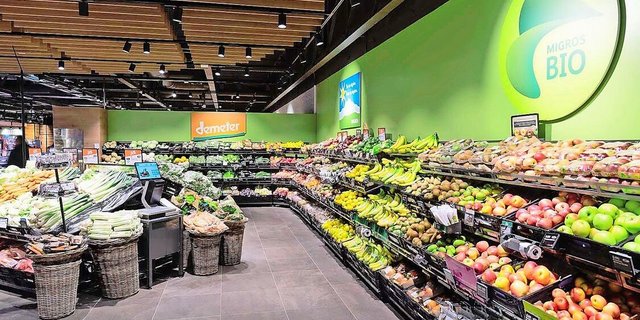 Sind Label in den Ladengestellen der grössten Kundin der Schweizer Landwirtschaft gefährdet? Die jüngste Kommunikation der Migros könnte das vermuten lassen. 