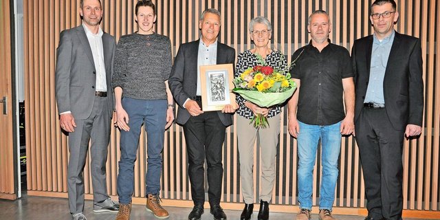 Präsident Marcel Niffeler, Markus Gisler, Josef und Ruth Stalder, Urs Lang und Geschäftsführer Martin Fuhrimann (v. l.).