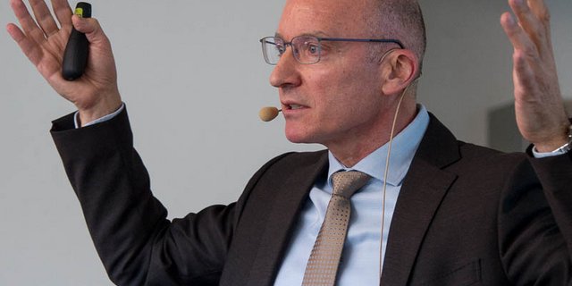 Urs Riedener sagt, dass es eine Aufgabe der Branche ist, die Positionierung von Schweizer Milch insgesamt zu verbessern. (Bild hja)