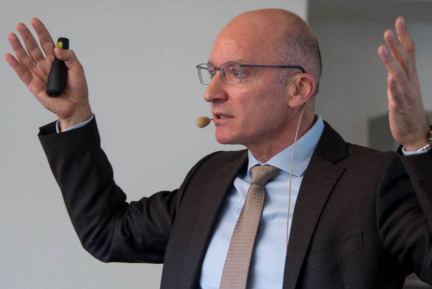 Urs Riedener sagt, dass es eine Aufgabe der Branche ist, die Positionierung von Schweizer Milch insgesamt zu verbessern. (Bild hja)