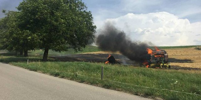 Diese Ballenpresse war verantwortlich für den Brand in Murten. (Bild Kapo Fribourg)
