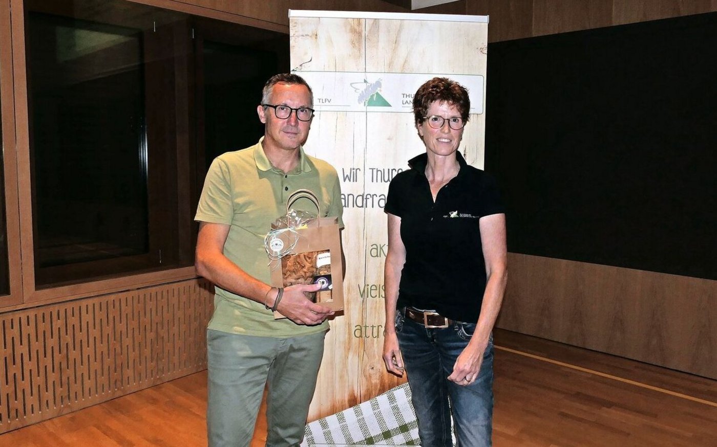 Vereinscoach Hans Fehr und Präsidentin Regula Boehi an der Präsidentinnenkonferenz.