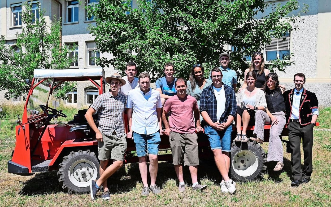 Die Klasse NHB Schwand 22–25 verband Lernende aus beiden Modellen, Bio- und konventionellem Anbau. Davon profitiert hätten alle, erklärte Lehrer Daniel Günter. 