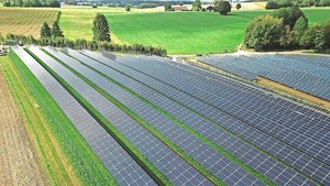 Photovoltaik auf der Photovoltaik auf der grünen Wiese: Landbesitzer versprechen sich davon grosse Gewinne.