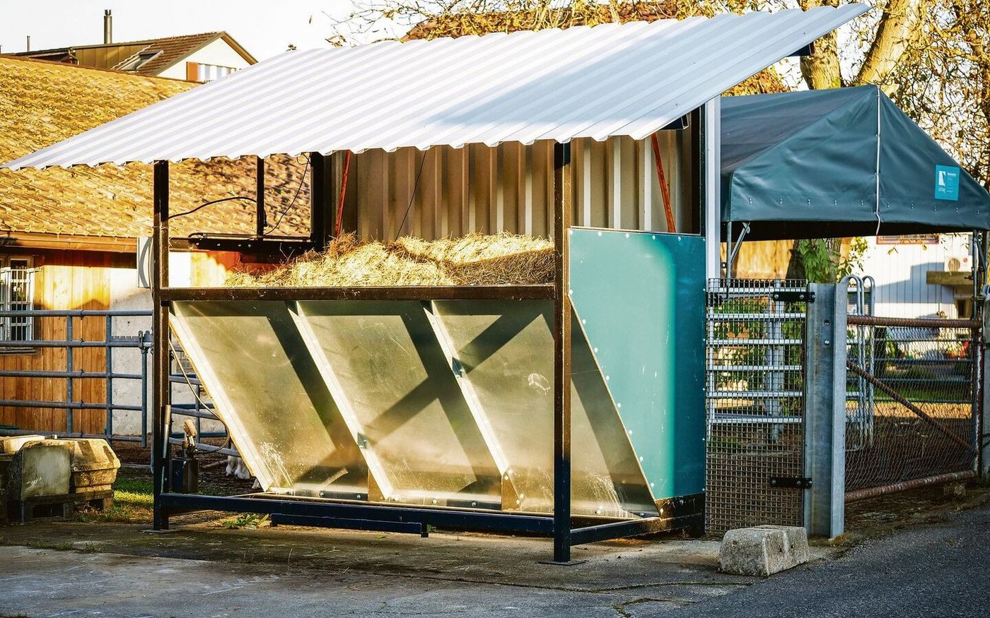 Gesamtansicht der Fütterungsanlage.