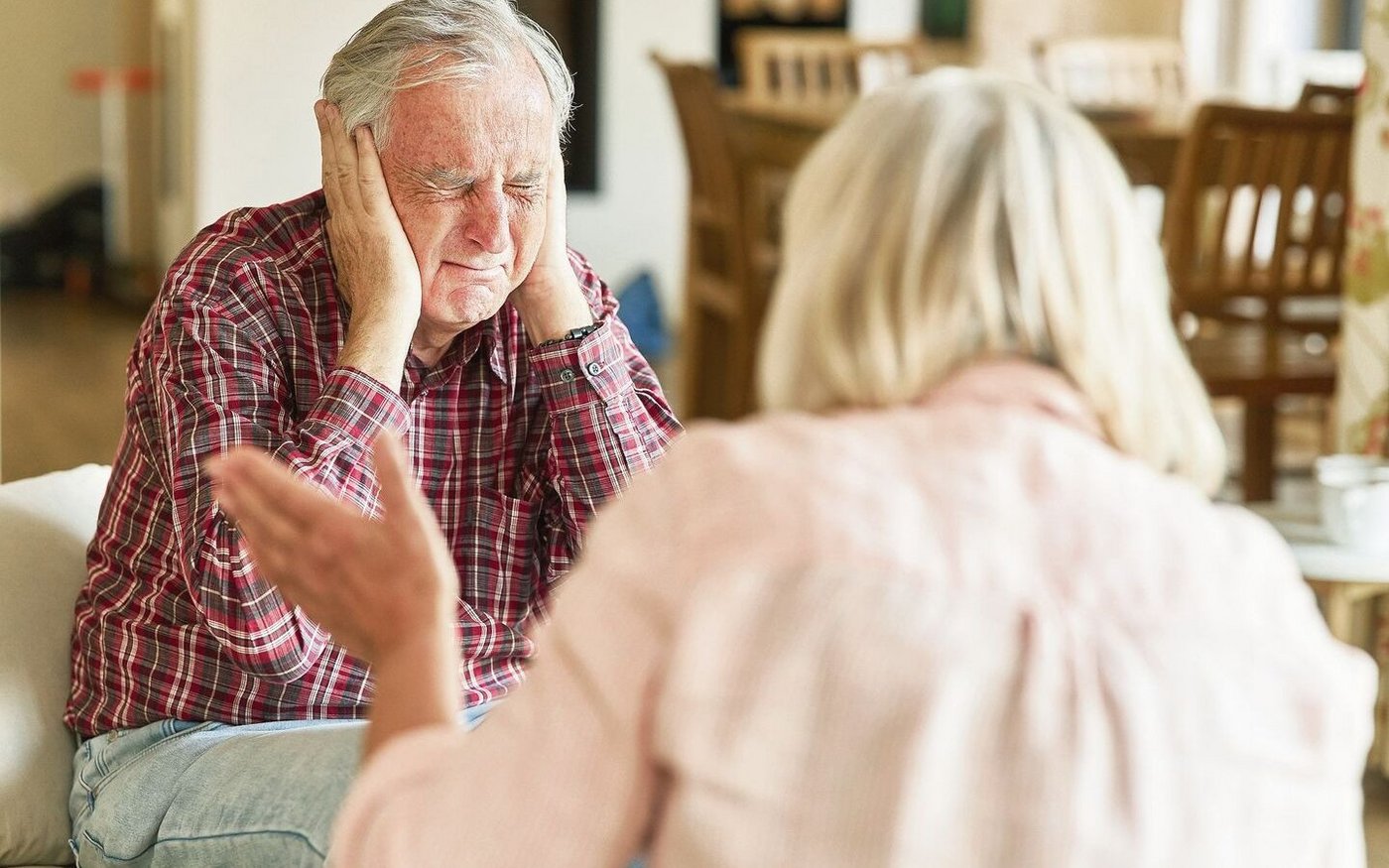 Jemanden beschimpfen und verhöhnen: Auch das ist häusliche Gewalt. Weitere Formen sind körperliche und sexuelle Gewalt.