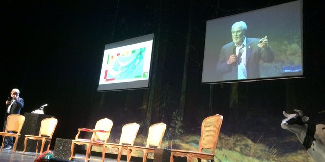 Hans-Rudolf Herren am Eco Naturkongress in Basel. (Bild akr)  