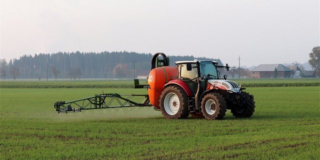 Zwar stimme die FDP einer Reduktion des Pflanzenschutzmittel-Einsatzes zu, der Weg zum Ziel müsse aber ein anderer sein. (Symbolbild WFranz/Pixabay) 
