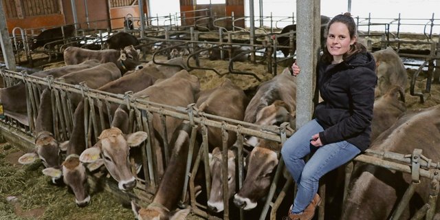 Schon als Kind ging Rahel Wenger vor der Schule in den Kuhstall des Nachbarn. Heute ist sie auf einem Landwirtschaftsbetrieb im Freiamt zuhause.(Bild Ruth Aerni)