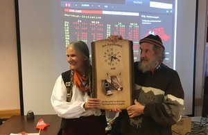 Armin Capaul liebäugelt mit zweiter Hornkuh-Initiative Lässt nicht locker: 2018 unterlag Armin Capaul (hier mit seiner Frau Claudia) mit der Hornkuh-Initiative an der Urne nur knapp. (Bild von der Abstimmungsparty akr)