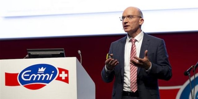 Emmi-CEO Urs Riedener an der Bilanzmedienkonferenz 2018. (Bild zVg)