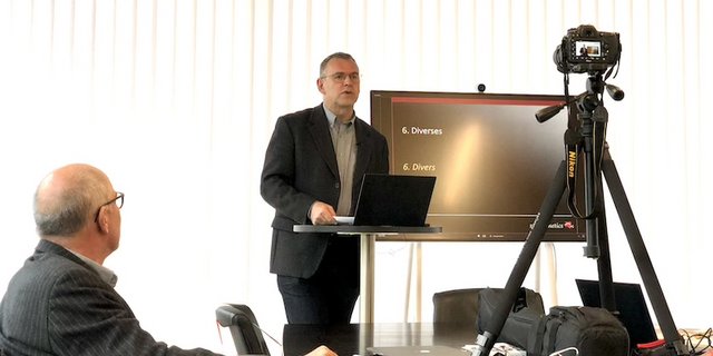 Christoph Böbner, Direktor der Swissgenetics, präsentierte den Jahresbericht vor der Kamera. Die Delegierten werden das Video demnächst erhalten. (Bild jba)