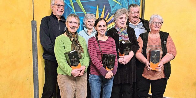 Die langjährigen Zuchtbuchführerinnen und Zuchtbuchführer wurden von den Berner Schafzüchtern für ihre Dienste geehrt.