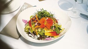 Vor allem im urbanen Vor allem im urbanen Gebiet finden sich vermehrt Restaurants, welche mit Bioprodukten arbeiten. Im Kantinenbereich ist der Bioanteil aber noch mehrheitlich bescheiden.